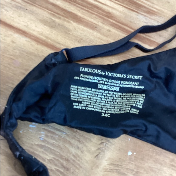 Fabulous Victoria’s Secret plunge black 34C - Picture 3 of 3
